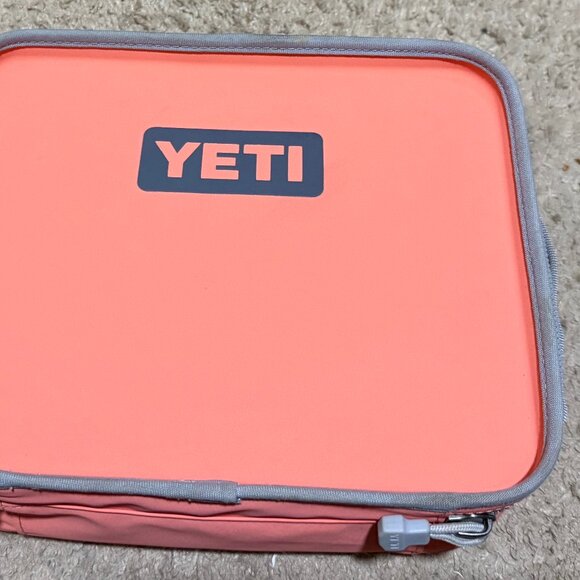 YETI Daytrip Lunch Box Coral - Picture 6 of 16